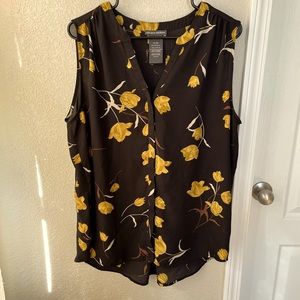 Sleeveless chiffon floral print top with pleats on back